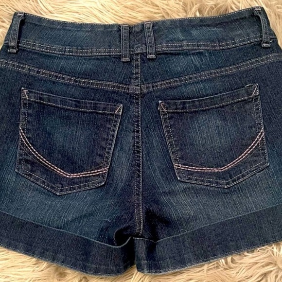 Denim Shorts! Retro flare style! Nine West, size 6. Cute and sassy! - Picture 3 of 4